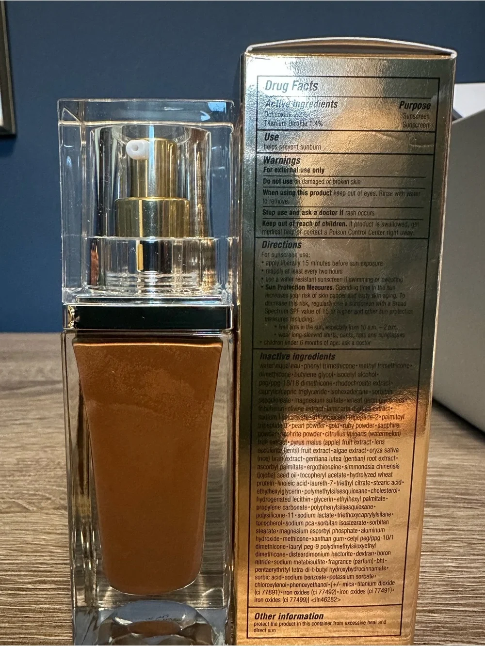 Estée Lauder Re-Nutriv  Ultra Radiance Liquid Makeup SPF 20 (7N1 Deep Amber)